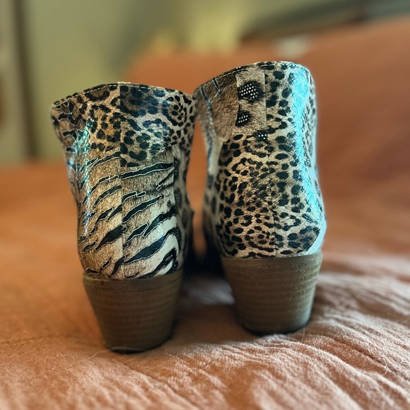 Animal print slip on booties - Picture 4 of 5